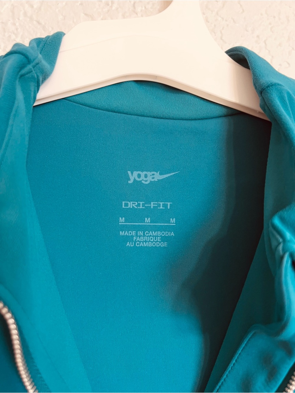 Nike Yoga Dri-Fit Full Zip Tight Fit Track Jacket in Teal - Picture 4 of 9